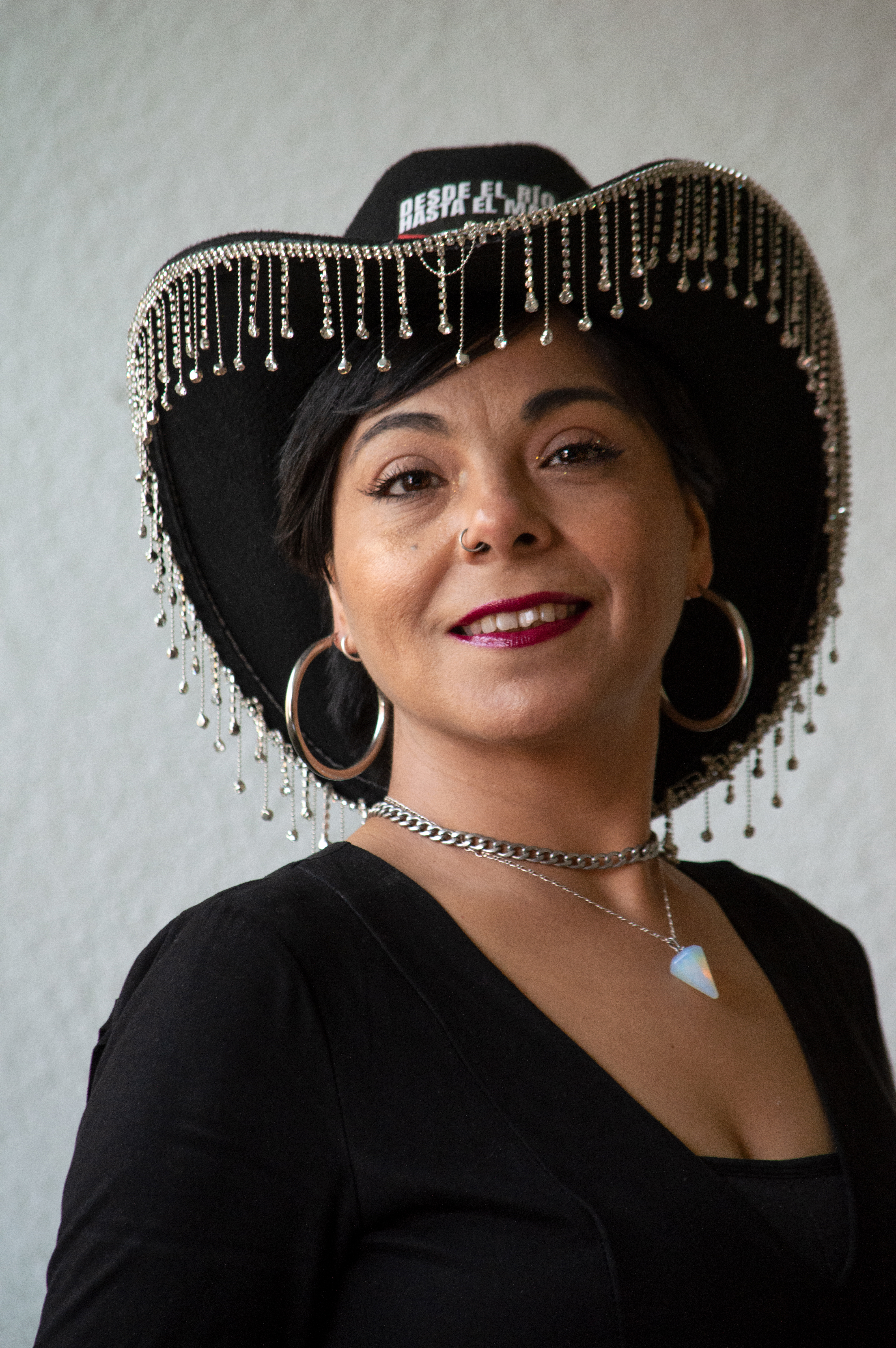 Nidia Barajas en retrato de alto contraste